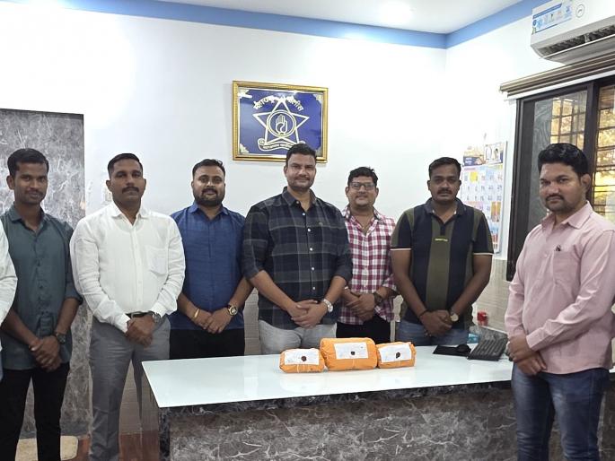 2 kg heroin worth Rs 8 crore seized; Three accused arrested along with the drug vasai virar | ८ करोड रुपयांच्या २ किलो हेरॉईन; अंमली पदार्थासह तीन आरोपींना अटक 2 kg heroin worth Rs 8 crore seized; Three accused arrested along with the drug vasai virar | ८ करोड रुपयांच्या २ किलो हेरॉईन; अंमली पदार्थासह तीन आरोपींना अटक