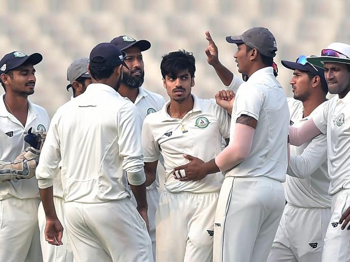 In Ranji trophy tournament semifinal Vidarbha go ahead | रणजी उपांत्य सामन्यात विदर्भाची अंतिम फेरीकडे कूच In Ranji trophy tournament semifinal Vidarbha go ahead | रणजी उपांत्य सामन्यात विदर्भाची अंतिम फेरीकडे कूच