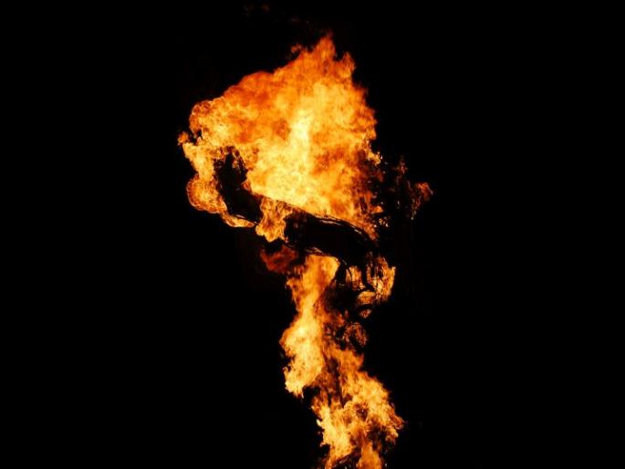 Attempts to burn daughter in law a domestic dispute in Nagpur | घरगुती वादातून नागपुरात सुनेला जाळण्याचा प्रयत्न Attempts to burn daughter in law a domestic dispute in Nagpur | घरगुती वादातून नागपुरात सुनेला जाळण्याचा प्रयत्न