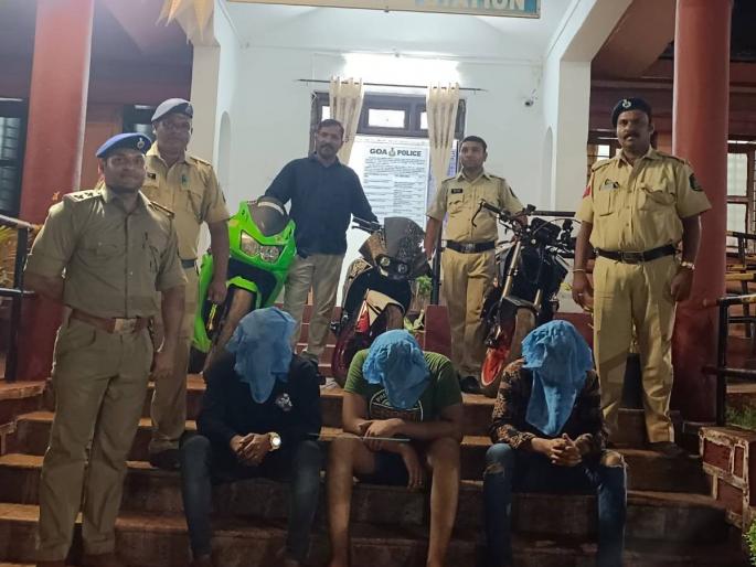 The smiles of the three who performed stunts on a two-wheeler, Vasco police action | दुचाकीवरून स्टंट करणाऱ्या तिघांच्या मुसक्या आवळल्या, वेर्णा पोलिसांची कारवाई The smiles of the three who performed stunts on a two-wheeler, Vasco police action | दुचाकीवरून स्टंट करणाऱ्या तिघांच्या मुसक्या आवळल्या, वेर्णा पोलिसांची कारवाई