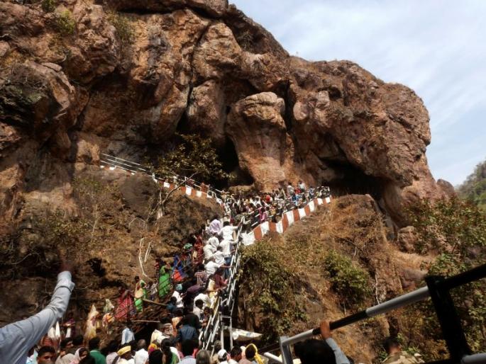 Give Kakragadam a status of pilgrimage to Gondiya district | गोंदिया जिल्ह्यातील कचारगडला अ दर्जा तीर्थक्षेत्राचा दर्जा देणार Give Kakragadam a status of pilgrimage to Gondiya district | गोंदिया जिल्ह्यातील कचारगडला अ दर्जा तीर्थक्षेत्राचा दर्जा देणार