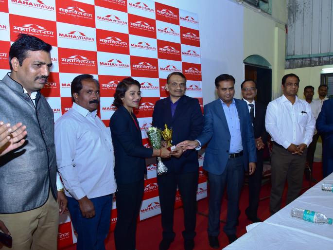 Mahavitaran's employees should use talent and skill to give good facilities to the consumers - Chief Engineer Arvind Bhadikar | महावितरणच्या कर्मचाऱ्यांनी गुण व कौशल्याचा वापर ग्राहकांना चांगल्या सुविधा देण्यासाठी करावा - मुख्य अभियंता अरविंद भादिकर Mahavitaran's employees should use talent and skill to give good facilities to the consumers - Chief Engineer Arvind Bhadikar | महावितरणच्या कर्मचाऱ्यांनी गुण व कौशल्याचा वापर ग्राहकांना चांगल्या सुविधा देण्यासाठी करावा - मुख्य अभियंता अरविंद भादिकर