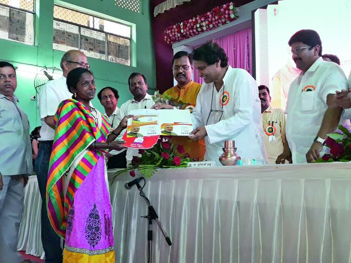 Ratnagiri: Chiplun's railway plantation soon: Suresh Prabhu | रत्नागिरी : चिपळूणचा रेल्वे कारखाना लवकरच : सुरेश प्रभू यांची माहिती Ratnagiri: Chiplun's railway plantation soon: Suresh Prabhu | रत्नागिरी : चिपळूणचा रेल्वे कारखाना लवकरच : सुरेश प्रभू यांची माहिती