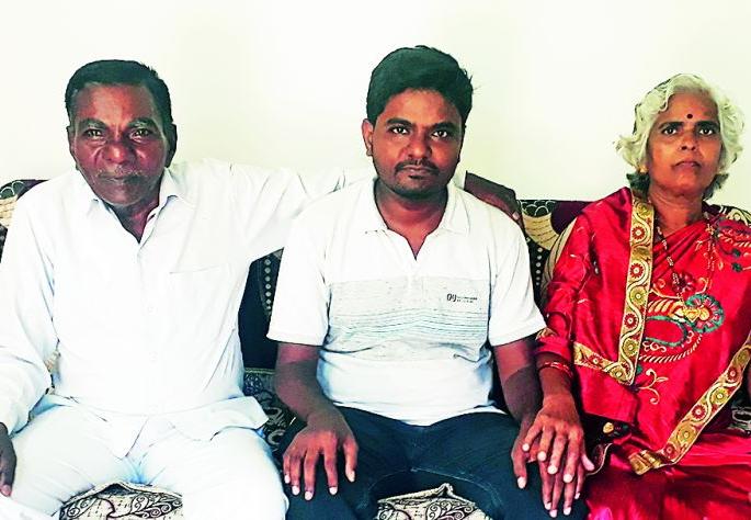 Security guard's son receives a Netherlands scholarship | सुरक्षा रक्षकाच्या मुलाला मिळाली नेदरलॅन्डची शिष्यवृत्ती Security guard's son receives a Netherlands scholarship | सुरक्षा रक्षकाच्या मुलाला मिळाली नेदरलॅन्डची शिष्यवृत्ती