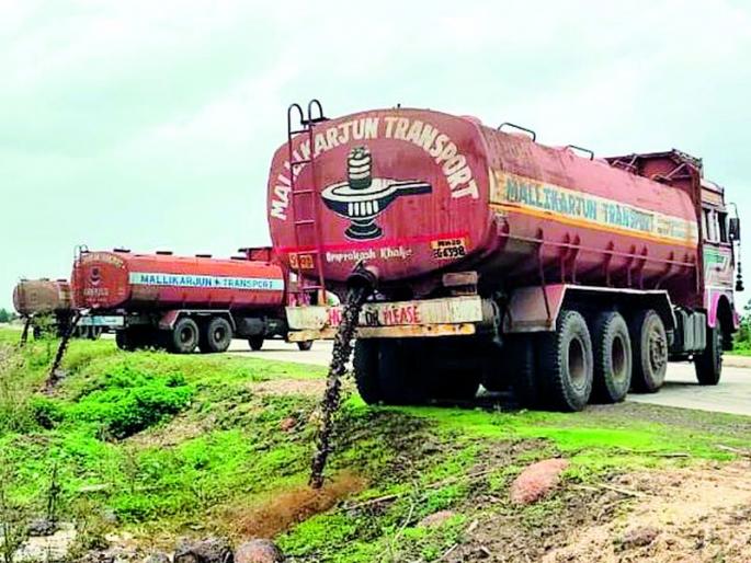 'Spend wash' on national highways | राष्ट्रीय महामार्गालगत टाकले ‘स्पेंट वॉश’