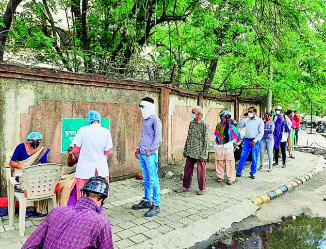 450 found positives moving around for no reason in Nagpur! | दंड भरू पण बाहेर फिरू; विनाकारण फिरणारे ४५० पॉझिटिव्ह ! 450 found positives moving around for no reason in Nagpur! | दंड भरू पण बाहेर फिरू; विनाकारण फिरणारे ४५० पॉझिटिव्ह !