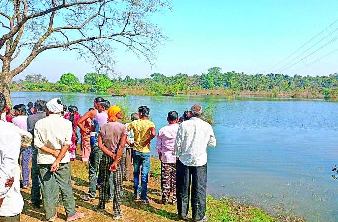 Woman drowned after overturning in Aam river in Nagpur district | नागपूर जिल्ह्यातील आम नदीत नाव उलटून महिलेस जलसमाधी Woman drowned after overturning in Aam river in Nagpur district | नागपूर जिल्ह्यातील आम नदीत नाव उलटून महिलेस जलसमाधी