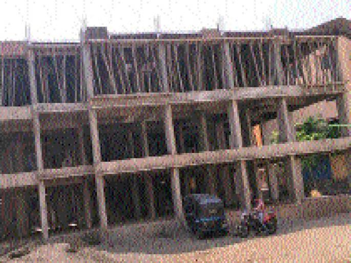 Bead district's dormitories despite the drought | बीड जिल्ह्यात दुष्काळ असतानाही बांधकामाचा सपाटा Bead district's dormitories despite the drought | बीड जिल्ह्यात दुष्काळ असतानाही बांधकामाचा सपाटा