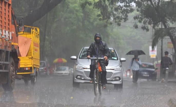 Heavy rains Pune, Pimpri-Chinchwad on Wednesday evening | पुणे, पिंपरी-चिंचवड शहरात बुधवारी सायंकाळी जोरदार पावसाची हजेरी Heavy rains Pune, Pimpri-Chinchwad on Wednesday evening | पुणे, पिंपरी-चिंचवड शहरात बुधवारी सायंकाळी जोरदार पावसाची हजेरी