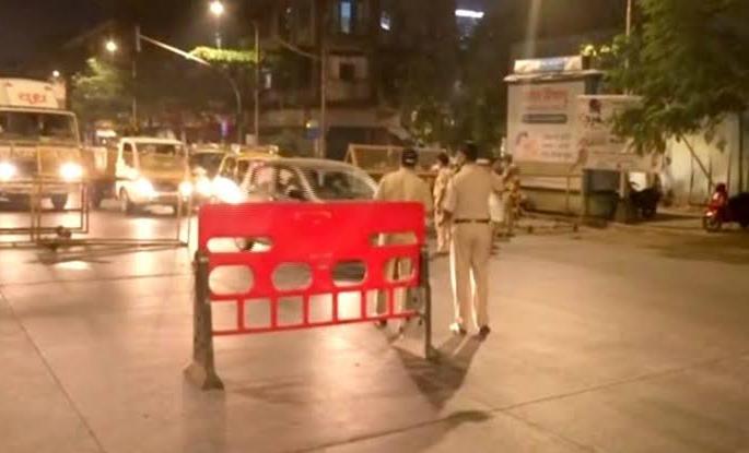 Pune residents beware, now a curfew will be imposed in the city after 8 pm and after 7 am | पुणेकरांनो सावधान, आता शहरात रात्री आठनंतर सकाळी ७ नंतर संचारबंदीचाही आदेश लागू 