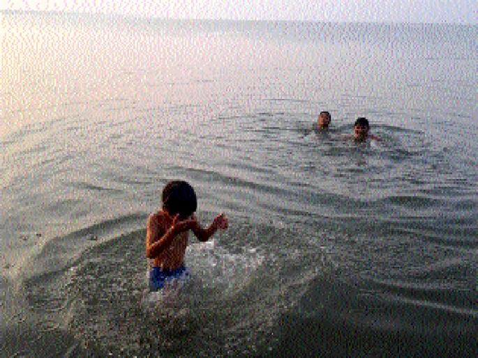 Majelgaon dam area due to security reasons | सुरक्षेअभावी माजलगाव धरण क्षेत्र ठरत आहे मृत्यूचा सापळा Majelgaon dam area due to security reasons | सुरक्षेअभावी माजलगाव धरण क्षेत्र ठरत आहे मृत्यूचा सापळा