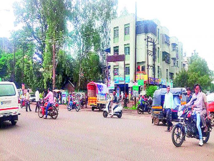 Increment in accident in Vidhigaon Naka Aeupe | विहितगाव नाका चौफुलीवर अपघातात वाढ Increment in accident in Vidhigaon Naka Aeupe | विहितगाव नाका चौफुलीवर अपघातात वाढ