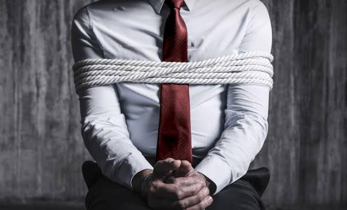 ransom of Rs 3 lakh for kidnapping businessman; Both arrested | व्यावसायिकाचे अपहरण करून ३ लाखांची उकळली खंडणी; दोघांना अटक ransom of Rs 3 lakh for kidnapping businessman; Both arrested | व्यावसायिकाचे अपहरण करून ३ लाखांची उकळली खंडणी; दोघांना अटक