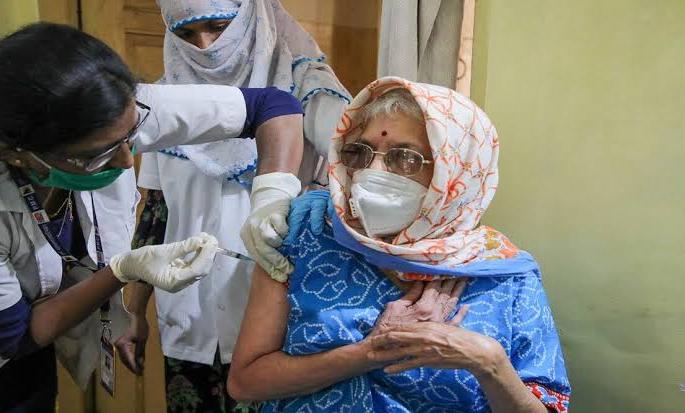 Corona Vaccination Pune : The all corona vaccination center will be close tommorow due to shortage of vaccine | Corona Vaccination Pune : पुणेकरांच्या नशिबी उद्याही लसीकरण नाहीच! लसींअभावी सर्व केंद्र राहणार बंद Corona Vaccination Pune : The all corona vaccination center will be close tommorow due to shortage of vaccine | Corona Vaccination Pune : पुणेकरांच्या नशिबी उद्याही लसीकरण नाहीच! लसींअभावी सर्व केंद्र राहणार बंद