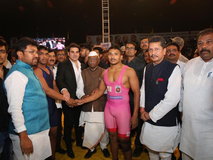 Sagar Marakade hit gold ball | सागर मारकडने मारला सुवर्ण चौकार Sagar Marakade hit gold ball | सागर मारकडने मारला सुवर्ण चौकार