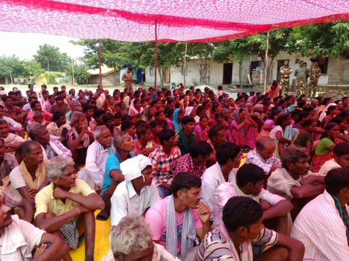 Tribal people celebrate Diwali in Gadchiroli for the first time in Vyankatapure | गडचिरोलीतील व्यंकटापूर येथे आदिवासींनी प्रथमच साजरी केली दिवाळी Tribal people celebrate Diwali in Gadchiroli for the first time in Vyankatapure | गडचिरोलीतील व्यंकटापूर येथे आदिवासींनी प्रथमच साजरी केली दिवाळी