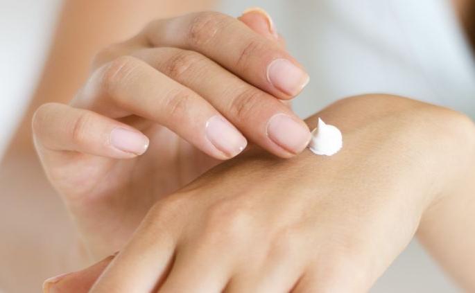 Take a care of skin in mixed whether | संमिश्र हवामानात त्वचेची घ्या अशी काळजी