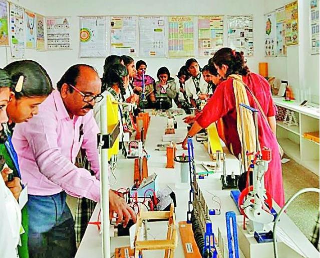 'My Science Lab', which is an experiment for students | विद्यार्थ्यांपर्यंत प्रयोग पोहचविणारी ‘माय सायन्स लॅब’