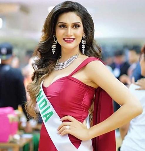 India's first Miss transgender Veena Shendre enters in Congress | भारतातील पहिली मिस ट्रान्सजेंडर वीणा शेंद्रेने केला काँग्रेसमध्ये प्रवेश India's first Miss transgender Veena Shendre enters in Congress | भारतातील पहिली मिस ट्रान्सजेंडर वीणा शेंद्रेने केला काँग्रेसमध्ये प्रवेश