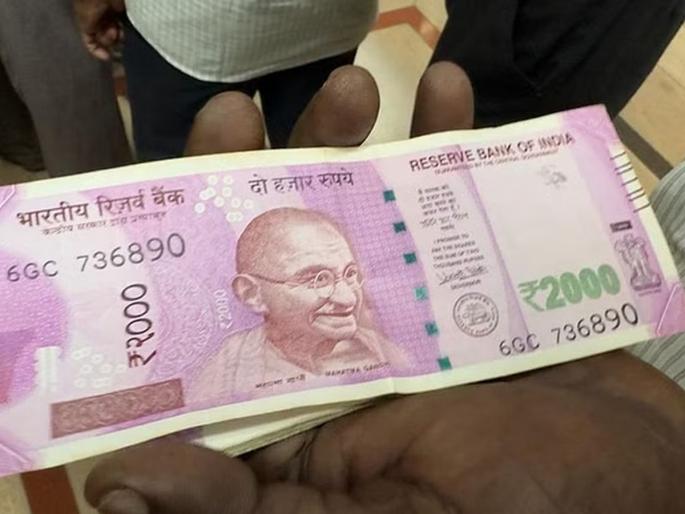 Nagpurkars collected more than 2000 crores of 2000 notes till today | नागपूरकरांनी जमा केल्या २ हजार कोटींहून अधिक दोन हजारांचा नोटा! Nagpurkars collected more than 2000 crores of 2000 notes till today | नागपूरकरांनी जमा केल्या २ हजार कोटींहून अधिक दोन हजारांचा नोटा!