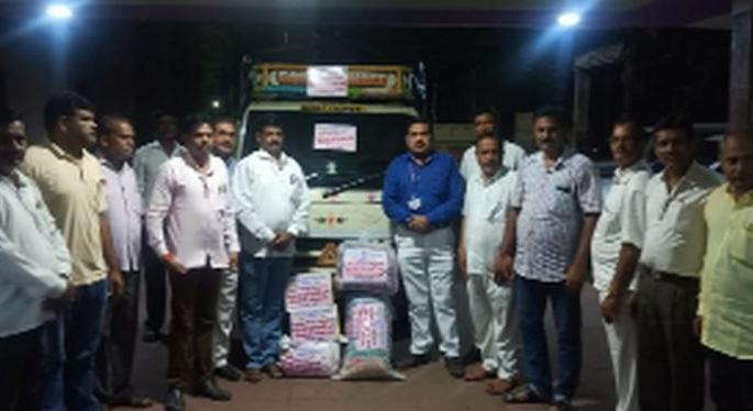 Help for the needy | पुरग्रस्तांना केली जीवनावश्यक वस्तुंची मदत Help for the needy | पुरग्रस्तांना केली जीवनावश्यक वस्तुंची मदत