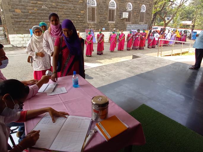 About five and a half thousand senior citizens took the covid vaccine | साडेपाच हजारावर ज्येष्ठ नागरिकांनी घेतली कोविड लस, वेबसाईटवर नोंदणी वाढली