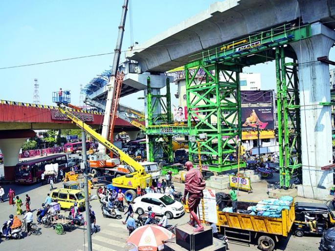 Mission metro; Work on the battlefield in central Sitabuldi area of Nagpur | मिशन मेट्रो; नागपूरच्या मध्यवर्ती सीताबर्डी भागात काम युद्धपातळीवर