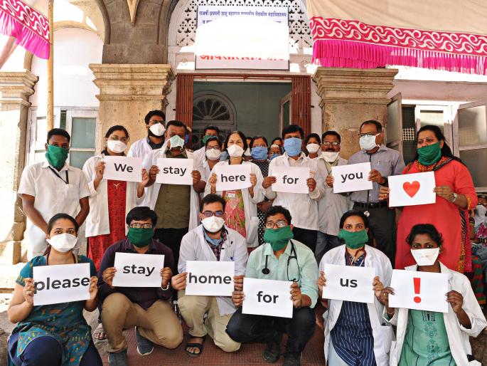 CoronaVirus Lockdown: Simple mask, fight the Doctor's 'Corona' on the Glows | CoronaVirus Lockdown : साधे मास्क, ग्लोजवरच डॉक्टरांचा ‘कोरोना’ंशी लढा