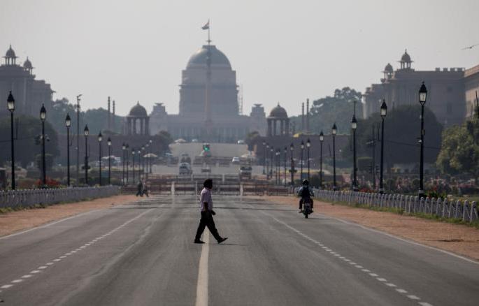 Coronavirus, Lockdown News: The right to 'lockdown' is in the hands of 'these' five people! | Coronavirus, Lockdown News: देशव्यापी लॉकडाऊन करण्याचा अधिकार 'या' पाच व्यक्तींच्या हाती! Coronavirus, Lockdown News: The right to 'lockdown' is in the hands of 'these' five people! | Coronavirus, Lockdown News: देशव्यापी लॉकडाऊन करण्याचा अधिकार 'या' पाच व्यक्तींच्या हाती!