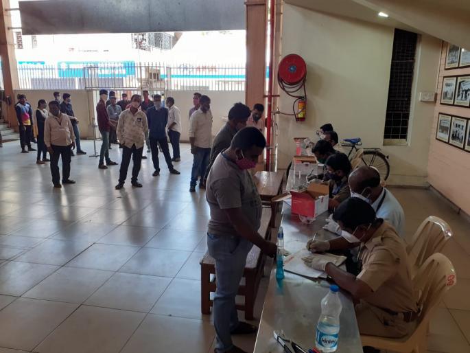 RTPCR test of 324 workers and entrepreneurs in the city | शहरात ३२४ कामगार, उद्योजकांची आरटीपीसीआर चाचणी RTPCR test of 324 workers and entrepreneurs in the city | शहरात ३२४ कामगार, उद्योजकांची आरटीपीसीआर चाचणी