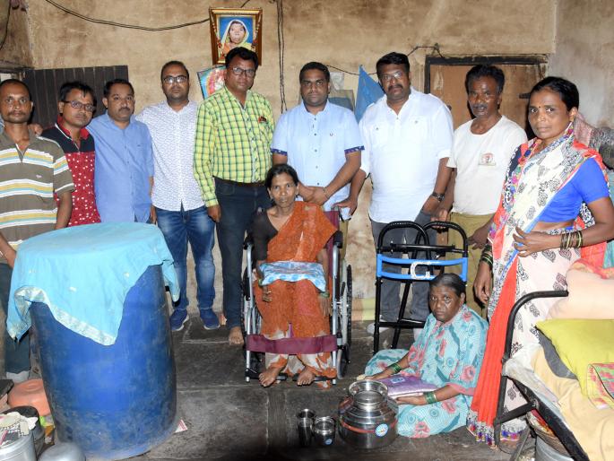 Kolhapur: Help for disabled sisters in Bhayya, Wheelchairs, Walkers, Pots, Visit | कोल्हापूर :भुयेतील अपंग बहिणींसाठी मदत सुरू, व्हीलचेअर, वॉकर, भांडी भेट Kolhapur: Help for disabled sisters in Bhayya, Wheelchairs, Walkers, Pots, Visit | कोल्हापूर :भुयेतील अपंग बहिणींसाठी मदत सुरू, व्हीलचेअर, वॉकर, भांडी भेट