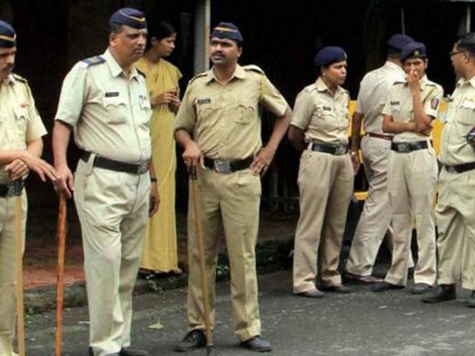 Prohibit the police from reading publicly about their own injustice; Strange bandit of DG | पोलिसांना स्वत:वरील अन्यायाबाबत जाहीर वाच्यतेला मनाई; डीजींचा अजब दंडुका Prohibit the police from reading publicly about their own injustice; Strange bandit of DG | पोलिसांना स्वत:वरील अन्यायाबाबत जाहीर वाच्यतेला मनाई; डीजींचा अजब दंडुका