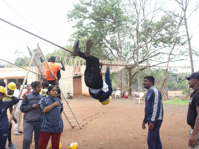 In the event of emergency, the girl will come to help | आपत्कालीन परिस्थितीत तरुणी येणार मदतीला In the event of emergency, the girl will come to help | आपत्कालीन परिस्थितीत तरुणी येणार मदतीला