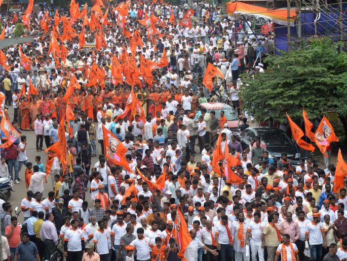 Maratha Reservation Shivaji Peth's Bhagwan storm on the road in Kolhapur | Maratha Reservation : कोल्हापुरात शिवाजी पेठेचे भगवं वादळ रस्त्यावर Maratha Reservation Shivaji Peth's Bhagwan storm on the road in Kolhapur | Maratha Reservation : कोल्हापुरात शिवाजी पेठेचे भगवं वादळ रस्त्यावर