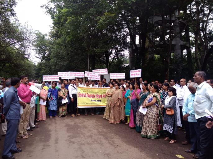 Kolhapur: fill vacant posts in the college immediately, demand for the professor | कोल्हापूर : महाविद्यालयातील रिक्त पदे तत्काळ भरा, प्राध्यापकांची मागणी Kolhapur: fill vacant posts in the college immediately, demand for the professor | कोल्हापूर : महाविद्यालयातील रिक्त पदे तत्काळ भरा, प्राध्यापकांची मागणी