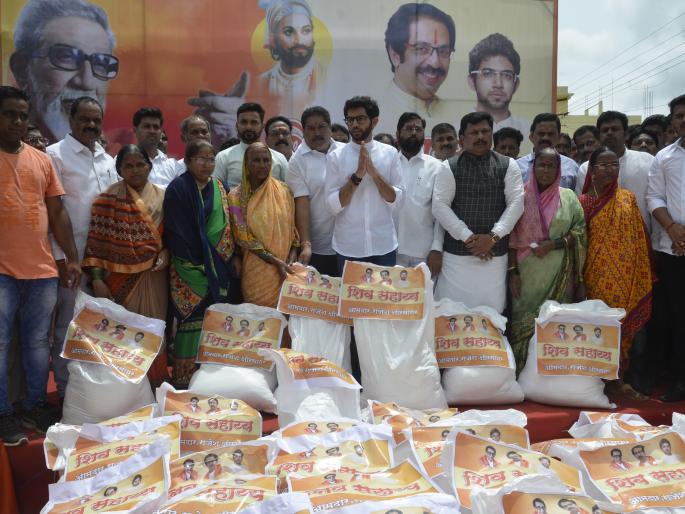 Aditya Thackeray flood affected Bapat camp, Ambewadi, Mud | आदित्य ठाकरे पूरग्रस्त बापट कॅम्प, आंबेवाडी, चिखलीत Aditya Thackeray flood affected Bapat camp, Ambewadi, Mud | आदित्य ठाकरे पूरग्रस्त बापट कॅम्प, आंबेवाडी, चिखलीत