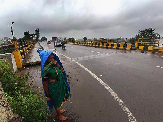 Dismissal throughout the day, strong beatings in the evening | दिवसभर हुलकावणी, संध्याकाळी जोरदार तडाखा Dismissal throughout the day, strong beatings in the evening | दिवसभर हुलकावणी, संध्याकाळी जोरदार तडाखा