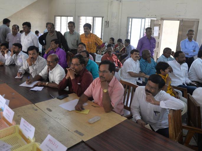 In the Shivaji University supremacy elections, the university's development front, 'Sutah' study group, in the teachers' group, | शिवाजी विद्यापीठ अधिसभा निवडणुकीत शिक्षक गटात विद्यापीठ विकास आघाडी, ‘सुटा’ची अभ्यास मंडळावर बाजी In the Shivaji University supremacy elections, the university's development front, 'Sutah' study group, in the teachers' group, | शिवाजी विद्यापीठ अधिसभा निवडणुकीत शिक्षक गटात विद्यापीठ विकास आघाडी, ‘सुटा’ची अभ्यास मंडळावर बाजी