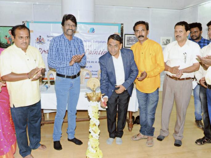 Aspects of the female form through the art of Kannur: Hirdekar - Beginning with the film | कन्नूर यांच्या कलेतून स्त्री रूपाचे पैलू : हिर्डेकर - चित्रप्रदर्शनास प्रारंभ Aspects of the female form through the art of Kannur: Hirdekar - Beginning with the film | कन्नूर यांच्या कलेतून स्त्री रूपाचे पैलू : हिर्डेकर - चित्रप्रदर्शनास प्रारंभ