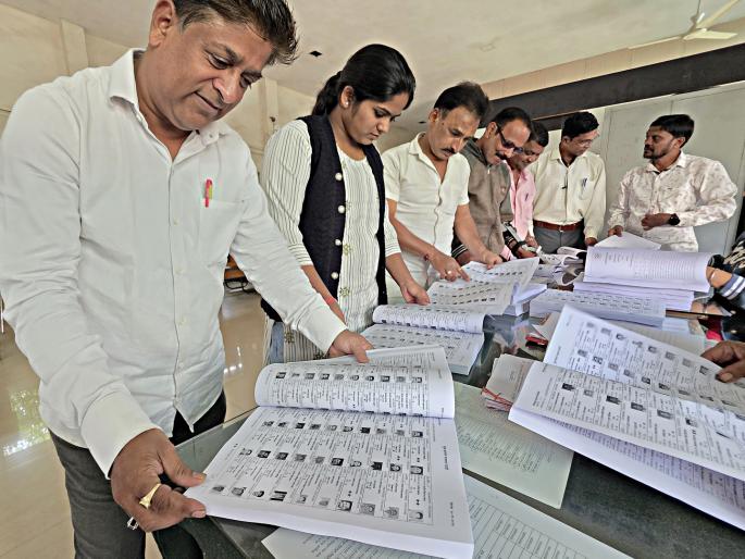Kolhapur Municipal Corporation employees started field work to correct voter lists | आयोगाला जाग; मतदार याद्या दुरुस्तीस मुदतवाढ, कोल्हापूर महापालिकेने केली बीएलओ, पर्यवेक्षकांची पूर्णवेळ नियुक्ती