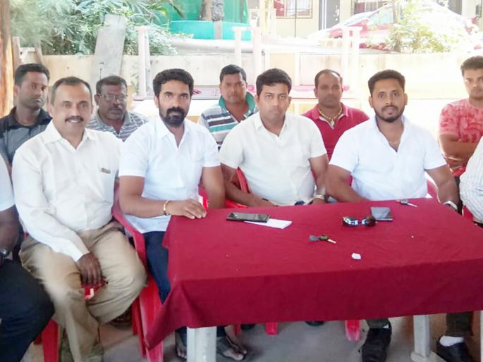 Initiatives of tourism professionals for swimming competition, Chivala beach meeting | जलतरण स्पर्धेसाठी पर्यटन व्यावसायिकांचा पुढाकार, चिवला बीच येथील बैठकीत निर्णय