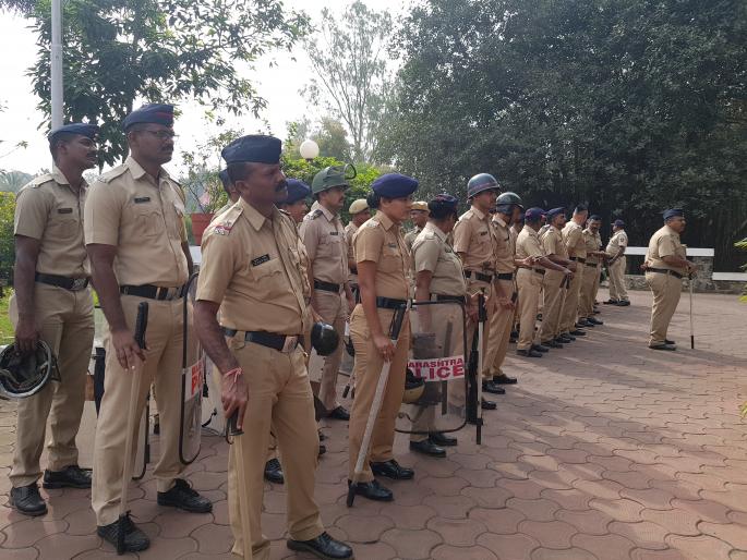 Kolhapur city forms a police camp | देशभर सुरू आंदोलनाच्या पार्श्वभूमीवर कोल्हापूर शहराला पोलीस छावणीचे रूप Kolhapur city forms a police camp | देशभर सुरू आंदोलनाच्या पार्श्वभूमीवर कोल्हापूर शहराला पोलीस छावणीचे रूप