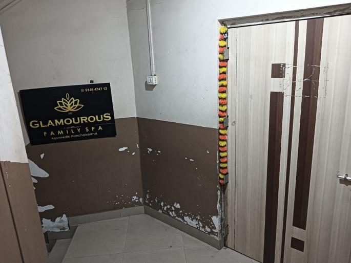 Kuntankhana under the name of Spa; Crime against flat owner along with driver in Kolhapur | स्पाच्या नावाखाली कुंटणखाना; कोल्हापुरात चालकासह फ्लॅट मालकावरही गुन्हा; पाच पीडित महिलांची सुटका Kuntankhana under the name of Spa; Crime against flat owner along with driver in Kolhapur | स्पाच्या नावाखाली कुंटणखाना; कोल्हापुरात चालकासह फ्लॅट मालकावरही गुन्हा; पाच पीडित महिलांची सुटका