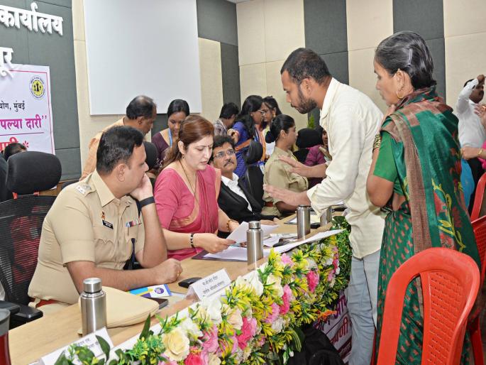 State Women's Commission public hearing in Kolhapur women's mood | सासुरवास नको गं बाई.. त्रासाने जीव दमला गं बाई; कोल्हापुरात राज्य महिला आयोगाच्या जनसुनावणीत महिलांची कैफियत State Women's Commission public hearing in Kolhapur women's mood | सासुरवास नको गं बाई.. त्रासाने जीव दमला गं बाई; कोल्हापुरात राज्य महिला आयोगाच्या जनसुनावणीत महिलांची कैफियत
