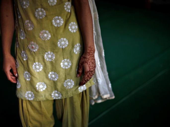 He sold a woman in Nagpur and raped her daughter | नागपुरातील महिलेला विकले व तिच्या मुलीवर केला बलात्कार He sold a woman in Nagpur and raped her daughter | नागपुरातील महिलेला विकले व तिच्या मुलीवर केला बलात्कार