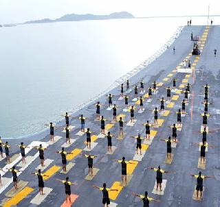 VIDEO - From INS Vikramaditya to Machu Pichhout Yogasane (Photo Story) | VIDEO - आयएनएस विक्रमादित्य ते माचू पिच्चूपर्यंत योगासने (फोटो स्टोरी) VIDEO - From INS Vikramaditya to Machu Pichhout Yogasane (Photo Story) | VIDEO - आयएनएस विक्रमादित्य ते माचू पिच्चूपर्यंत योगासने (फोटो स्टोरी)
