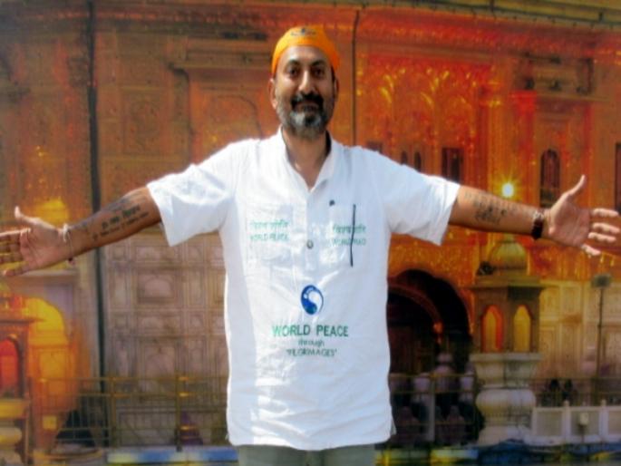 person travelled in 18 states without back up of money | खिशात रुपया नसताना जगभर शांततेचा संदेश देणारा अवलिया :पाच वर्षांत 18 राज्ये केली पादाक्रांत person travelled in 18 states without back up of money | खिशात रुपया नसताना जगभर शांततेचा संदेश देणारा अवलिया :पाच वर्षांत 18 राज्ये केली पादाक्रांत