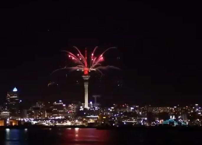 Goodbye 2017, Welcome 2017: New Year's Eve welcome to Australia, New Zealand | गुडबाय 2017, वेलकम 2018 : ऑस्ट्रेलिया, न्यूझीलंडमध्ये नववर्षाचं सर्वात अगोदर जल्लोषात स्वागत Goodbye 2017, Welcome 2017: New Year's Eve welcome to Australia, New Zealand | गुडबाय 2017, वेलकम 2018 : ऑस्ट्रेलिया, न्यूझीलंडमध्ये नववर्षाचं सर्वात अगोदर जल्लोषात स्वागत