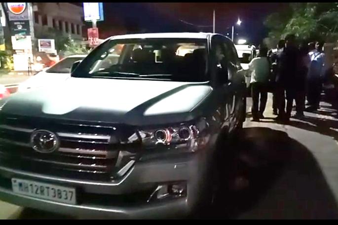 Police action on MP Supriya Sule's car in Solapur | सोलापुरात खासदार सुप्रिया सुळेंच्या गाडीवर पोलिसांची कारवाई