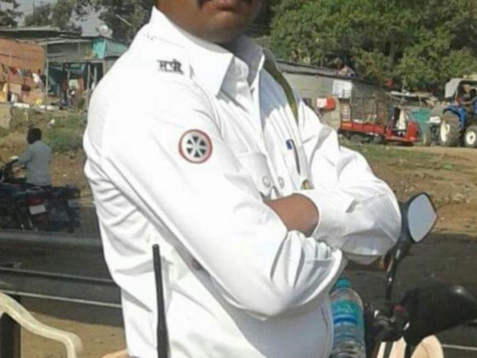 Traffic police suicide in Madha | माढयात वाहतूक पोलिसाची आत्महत्या Traffic police suicide in Madha | माढयात वाहतूक पोलिसाची आत्महत्या